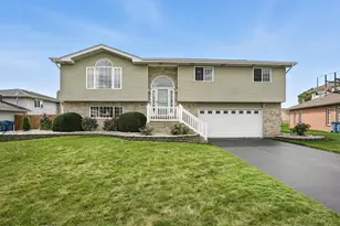 832 Robin Ct, Dyer, IN 46311 - Photo 1