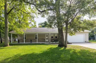 621 Dogwood St NW, Demotte, IN 46310 - Photo 1