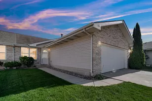 1647 Golden Oak Dr, Crown Point, IN 46307 - Photo 1