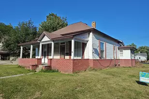 624 N Monticello St, Winamac, IN 46996 - Photo 1