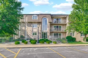 408 Swan Dr, Dyer, IN 46311 - Photo 1