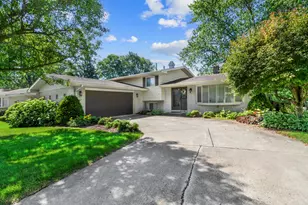 321 E Elizabeth Dr, Crown Point, IN 46307 - Photo 1