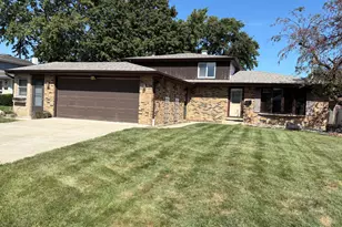 527 Osage Dr, Dyer, IN 46311 - Photo 1