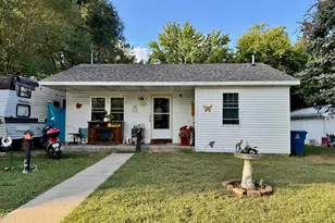 305 W Bender St, Knox, IN 46534 - Photo 1