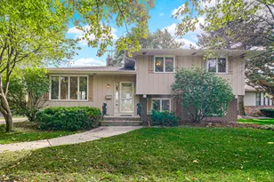 9437 Oriole Dr, Munster, IN 46321 - Photo 1