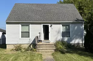 918 W 38th Pl, Hobart, IN 46342 - Photo 1