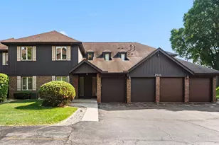 2531 E Lakeshore Dr, Crown Point, IN 46307 - Photo 1