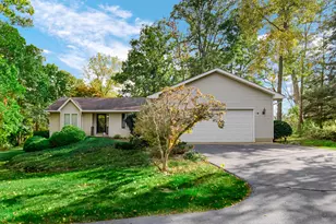 394 W Brookwood Ct, Valparaiso, IN 46385 - Photo 1