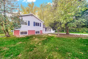 25 E Hoehn St, Wheatfield, IN 46392 - Photo 1