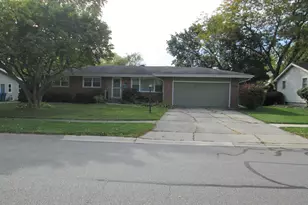 407 E Elizabeth Dr, Crown Point, IN 46307 - Photo 1