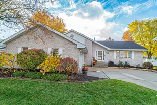 927 Woodhollow Dr, Schererville, IN 46375 - Photo 1