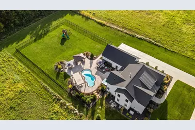 494 Stonebridge Pkwy, Valparaiso, IN 46383 - Photo 1