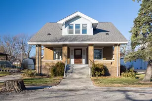 212 E Washington St, Kentland, IN 47951 - Photo 1