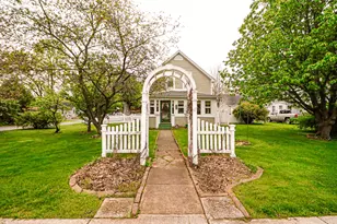 225 Jefferson Ave, Chesterton, IN 46304 - Photo 1