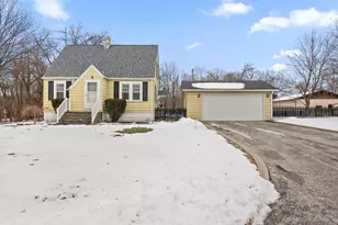 601 Azalea St SE, Demotte, IN 46310 - Photo 1