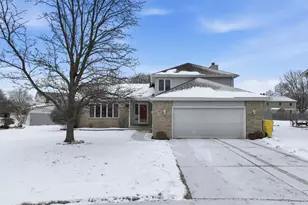 713 N Robin Ct, Griffith, IN 46319 - Photo 1