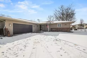 943 Pawnee Dr, Crown Point, IN 46307 - Photo 1