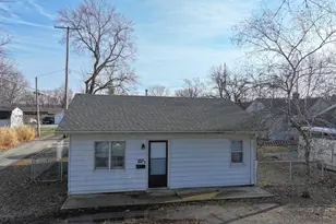 621 1/2 S Monticello St, Winamac, IN 46996 - Photo 1