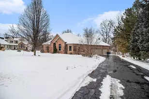 108 Lolabell Dr W, Valparaiso, IN 46385 - Photo 1