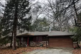 514 E Bellevue Ave, Beverly Shores, IN 46301 - Photo 1