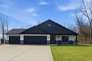 823 11th St SW, Demotte, IN 46310 - Photo 1