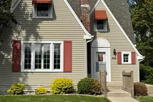 812 S Lake Park Ave, Hobart, IN 46342 - Photo 1