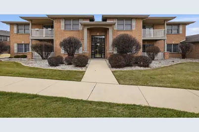 9735 Wildwood Court #1b, Highland, IN 46322 - Photo 1