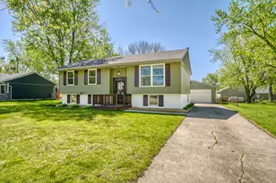 715 Cheyenne Dr, Lowell, IN 46356 - Photo 1
