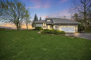 426 Laurel Ln, Valparaiso, IN 46385 - Photo 1