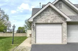 1042 Lakewood Ct, Schererville, IN 46375 - Photo 1