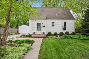 1206 Sycamore St, Crown Point, IN 46307 - Photo 1
