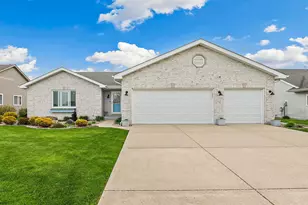 557 Rose Bush Ln, Dyer, IN 46311 - Photo 1
