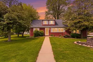131 N 18th St, Chesterton, IN 46304 - Photo 1