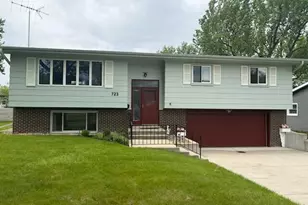 723 Maple Ln, Crown Point, IN 46307 - Photo 1