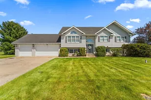 919 Plantation Rd, Valparaiso, IN 46385 - Photo 1