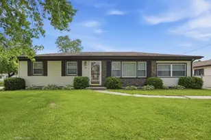 340 Midway Dr, Valparaiso, IN 46385 - Photo 1