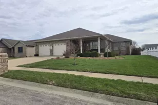 209 Sandalwood Dr, Monticello, IN 47960 - Photo 1