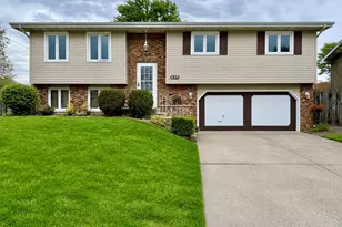 829 Tyler Ave, Dyer, IN 46311 - Photo 1