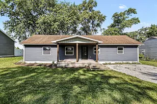 424 Washington St, Walkerton, IN 46574 - Photo 1
