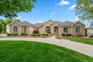 638 Killarney Dr, Dyer, IN 46311 - Photo 1
