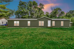 11983 N 330 E, Demotte, IN 46310 - Photo 1