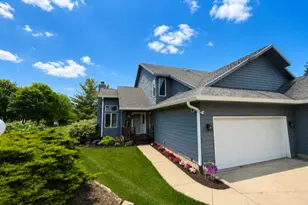403 Sand Creek Dr N, Chesterton, IN 46304 - Photo 1