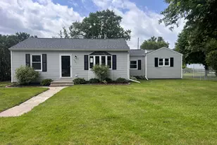 1001 W 38th Pl, Hobart, IN 46342 - Photo 1