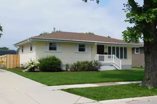 707 212th St, Dyer, IN 46311 - Photo 1