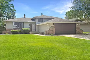 9443 Oriole Dr, Munster, IN 46321 - Photo 1
