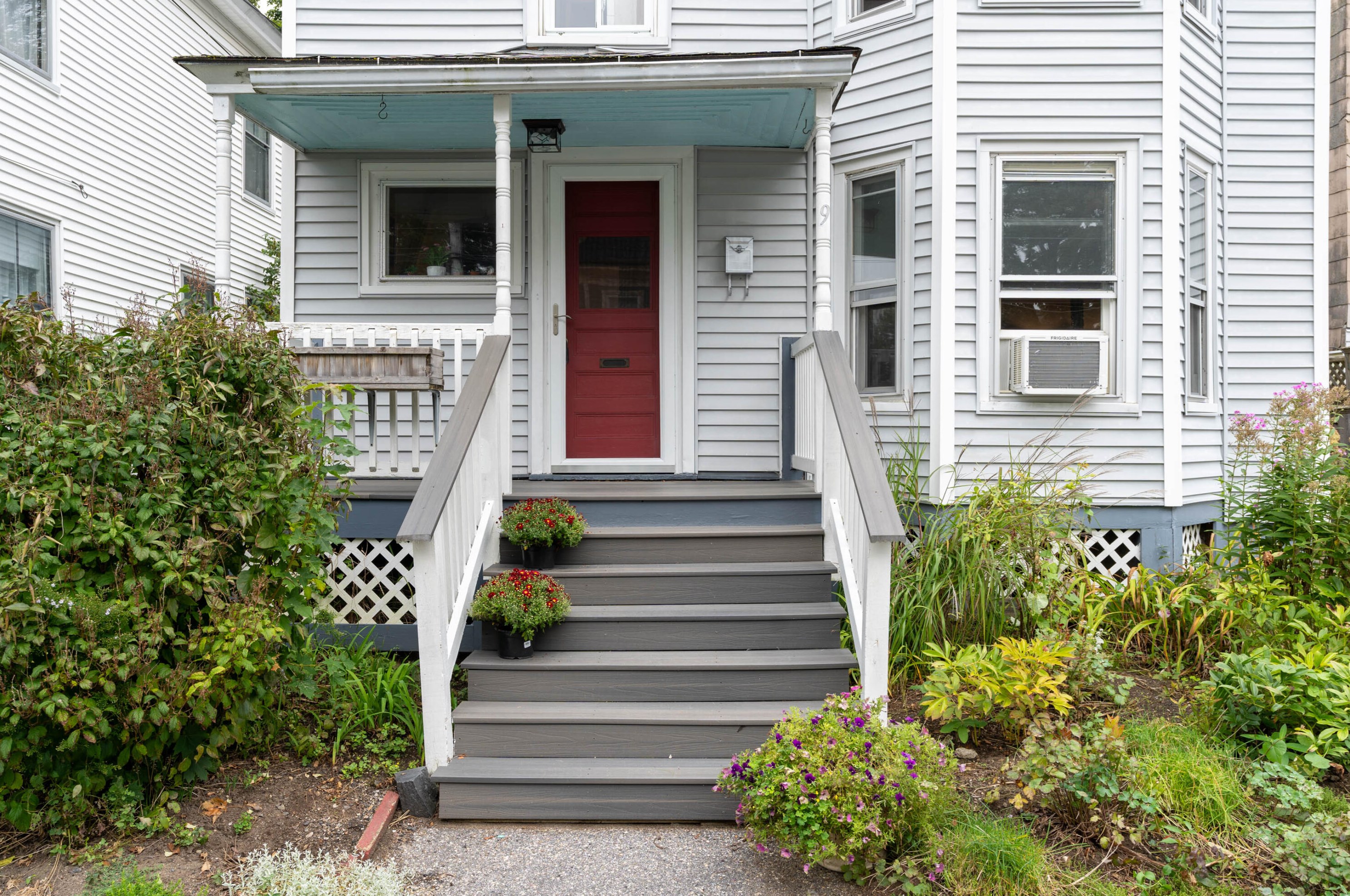 9 Alba St, Portland ME 04103-2503 exterior