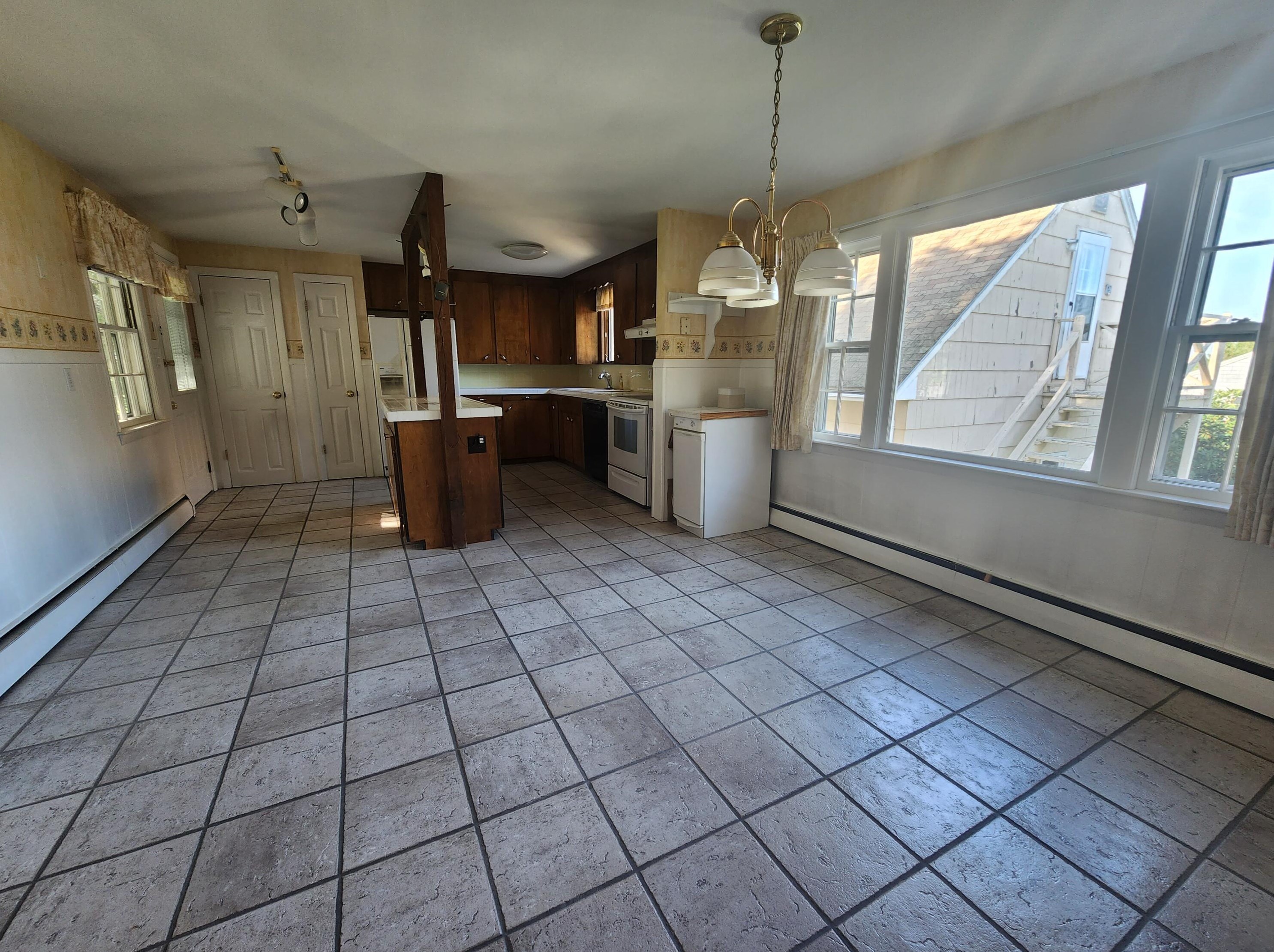 84 Abby Ln, Portland ME 04103-2270 exterior