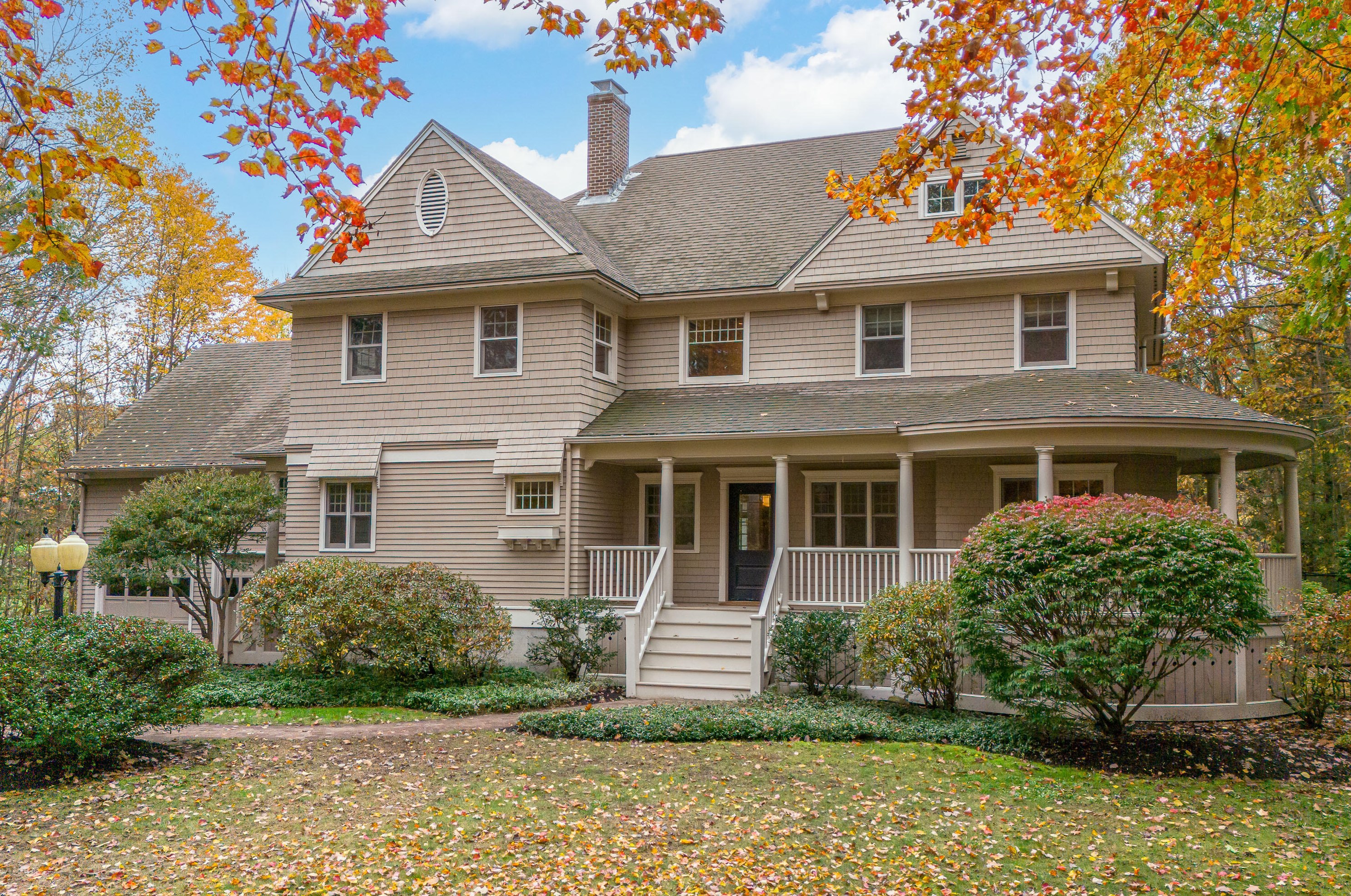 26 Woodlands Dr, Portland ME  04105-1159 exterior