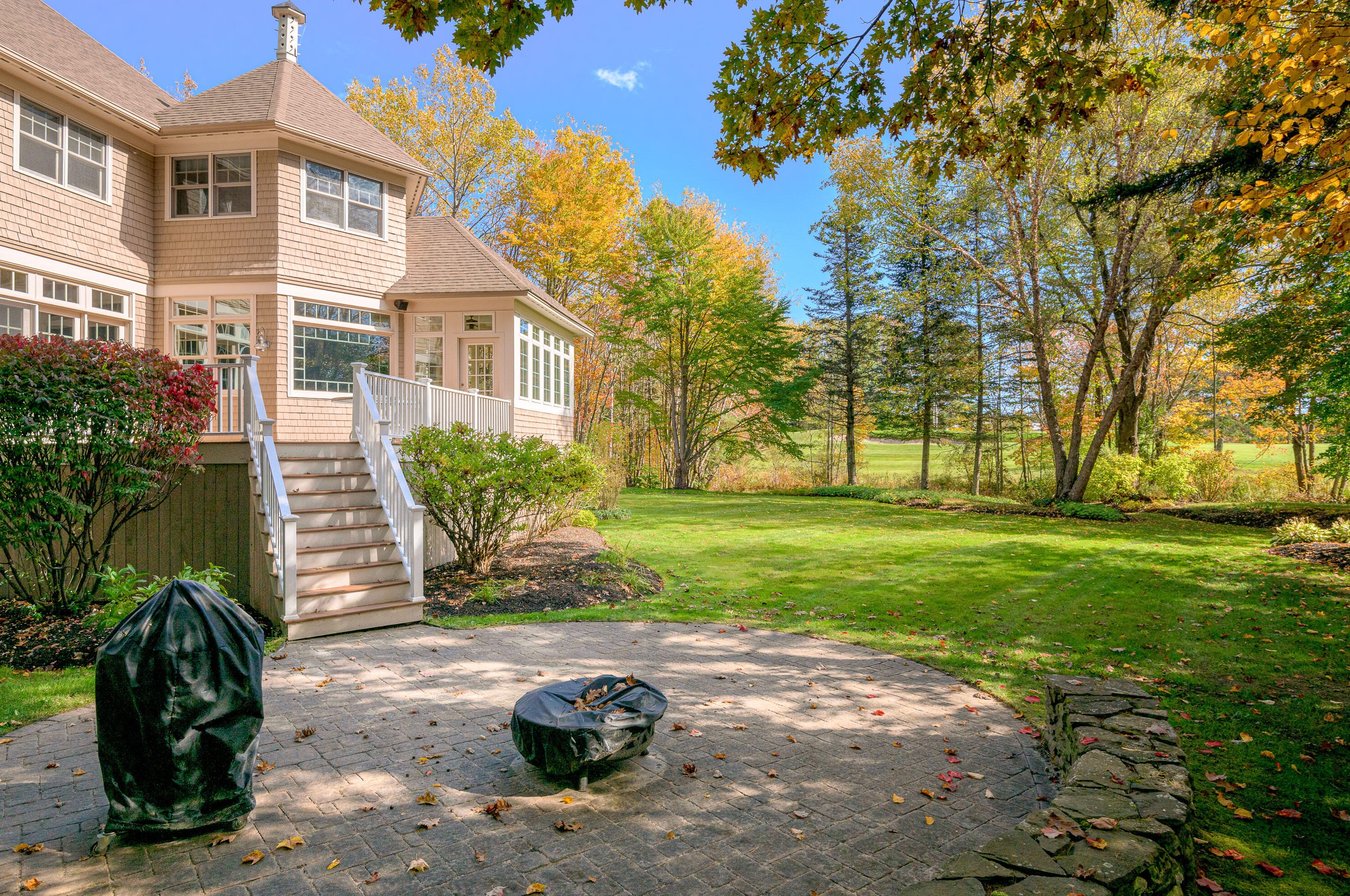 26 Woodlands Dr, Portland ME  04105-1159 exterior
