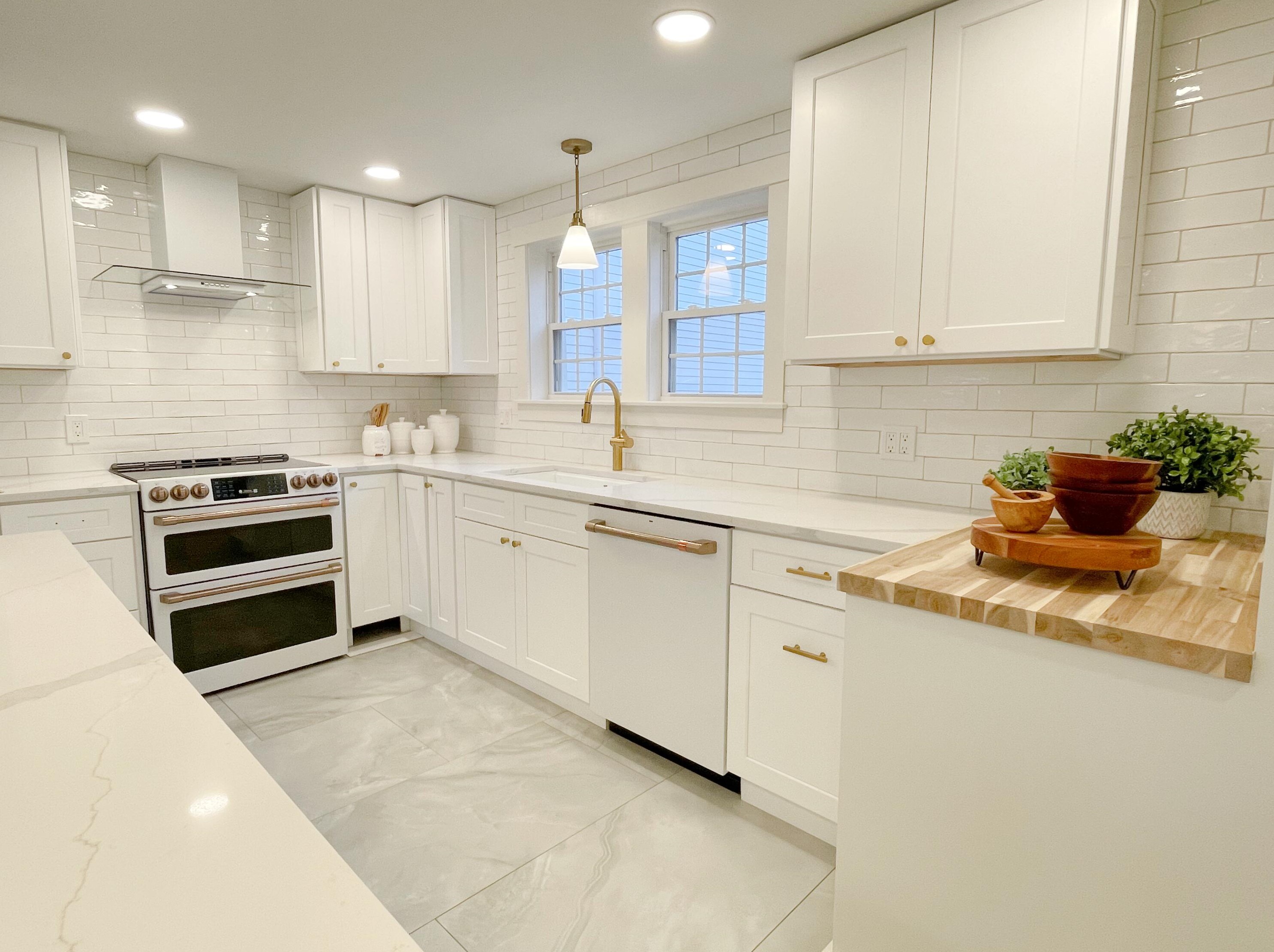 259 Falmouth Rd, Portland ME  04105-2064 exterior